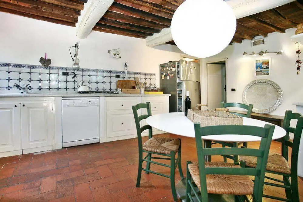 Villa Viola Lucca 0*,